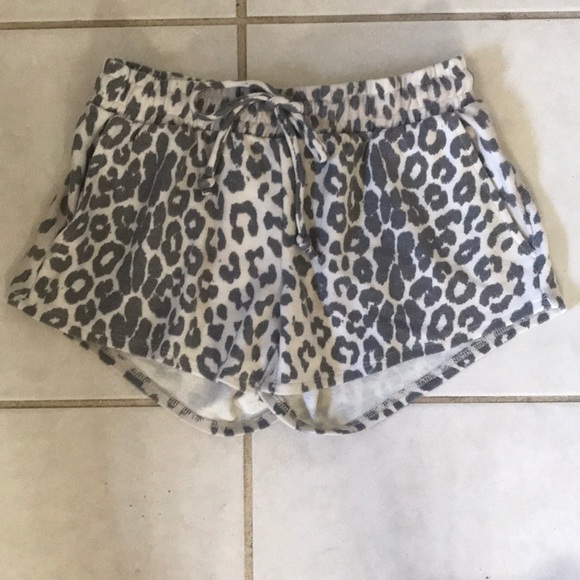 Chaser Pants - Chaser brand leopard print shorts x small